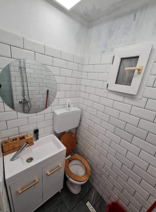 Garsoniera - Moderna - Timisoara Apartman Kültér fotó